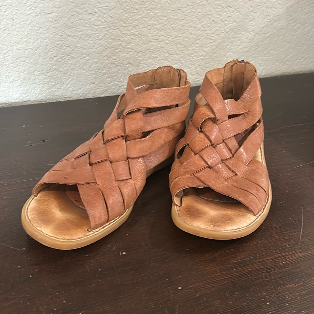 BORN sandals